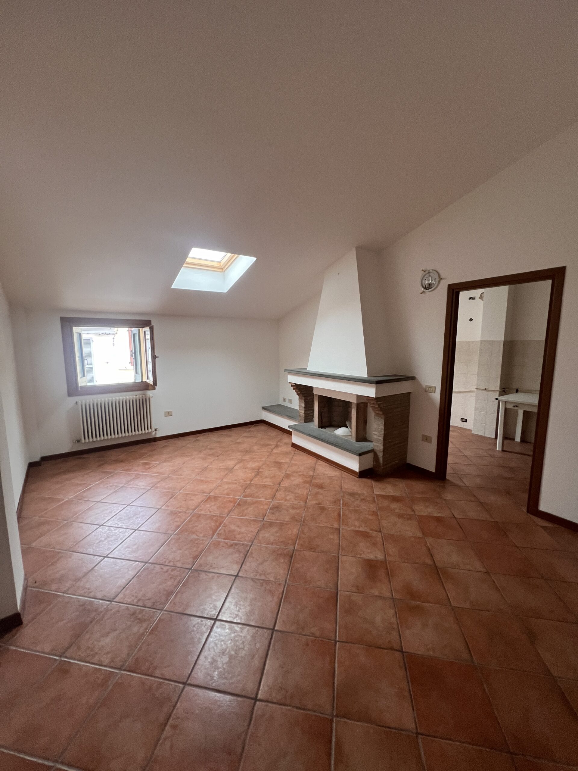 LUGO CENTRO, QUADRILOCALE CON CANTINA
